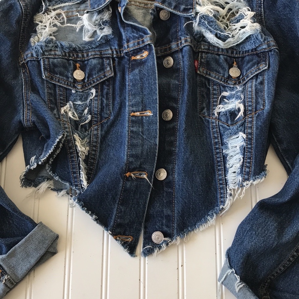 Levi’s distressed denim Jean blue jacket - Picture 2 of 10